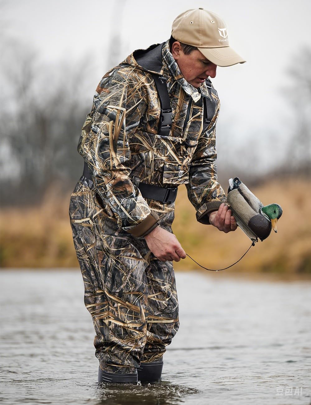 TIDEWE Bootfoot Chest Wader, 2-Ply Nylon/PVC Waterproof Fishing Hunting Waders with Boot Hanger for Men Women Green Brown