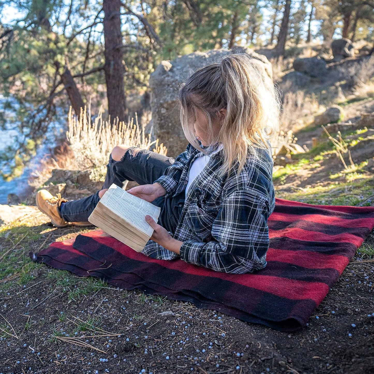 Arcturus Red Buffalo Wool Blanket and Carry Straps Bundle