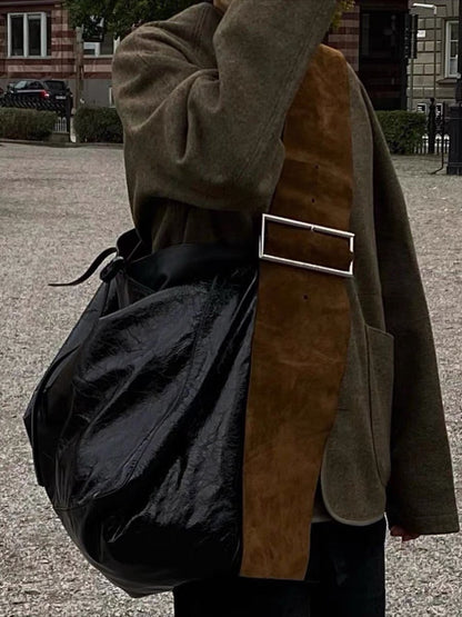 Fashionable and versatile contrasting color dark wide shoulder strap niche design single shoulder crossbody bag trendy