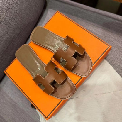 Flat bottomed beach sandals are fashionable casual lightweight and can be worn as a single drag